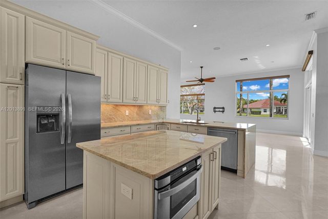 2715 Edgewater Court, Weston, FL 33332