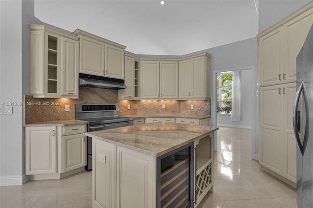 2715 Edgewater Court, Weston, FL 33332