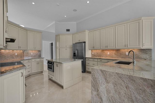 2715 Edgewater Court, Weston, FL 33332