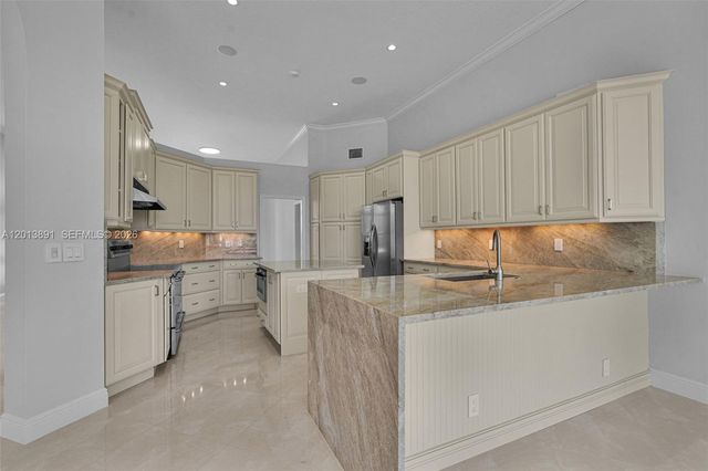 2715 Edgewater Court, Weston, FL 33332
