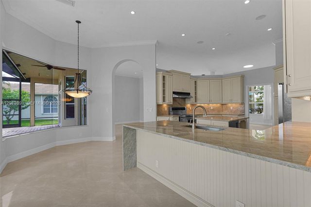 2715 Edgewater Court, Weston, FL 33332