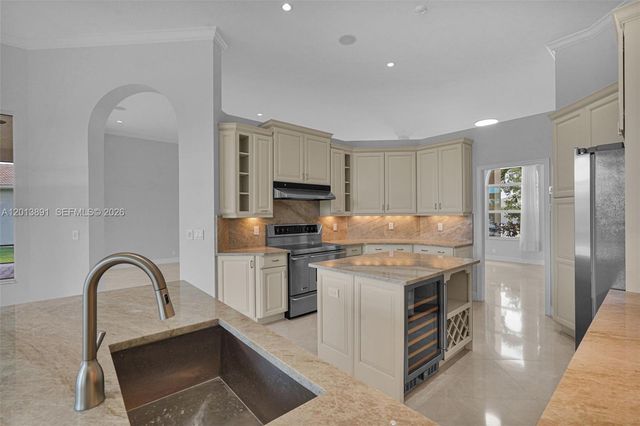 2715 Edgewater Court, Weston, FL 33332