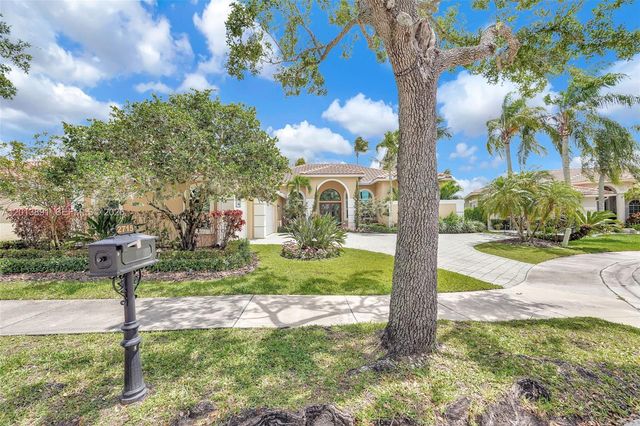 2715 Edgewater Court, Weston, FL 33332