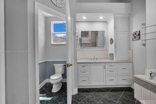 2715 Edgewater Court, Weston, FL 33332
