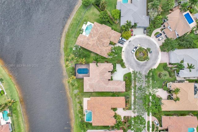 2715 Edgewater Court, Weston, FL 33332