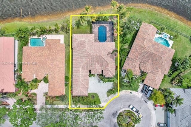 2715 Edgewater Court, Weston, FL 33332