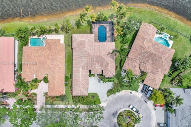 2715 Edgewater Court, Weston, FL 33332