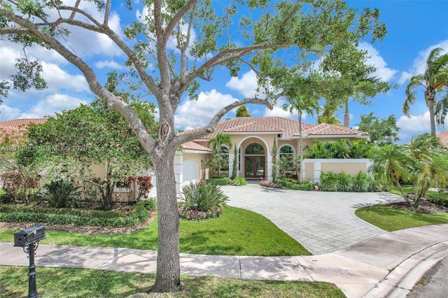 2715 Edgewater Court, Weston, FL 33332