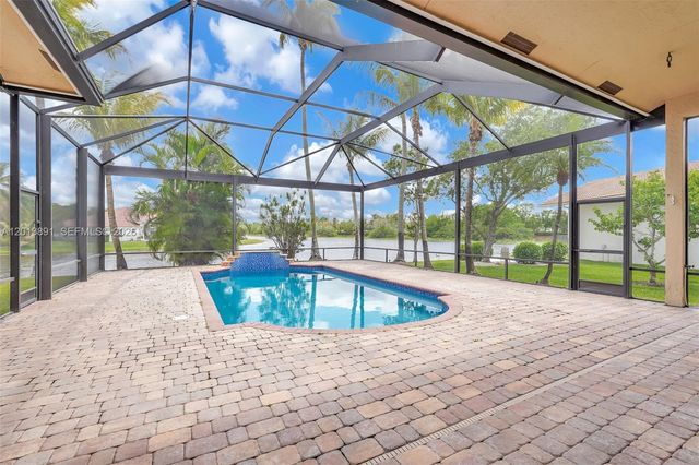 2715 Edgewater Court, Weston, FL 33332