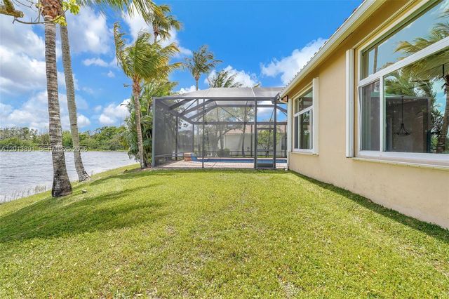 2715 Edgewater Court, Weston, FL 33332