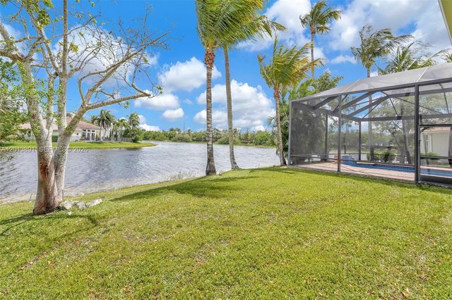 2715 Edgewater Court, Weston, FL 33332
