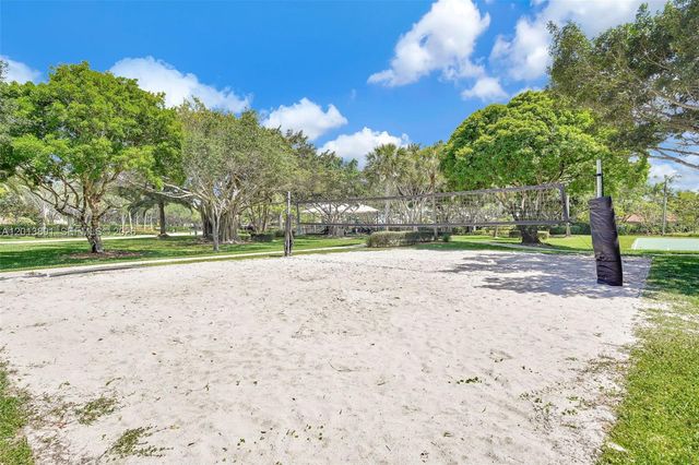 2715 Edgewater Court, Weston, FL 33332