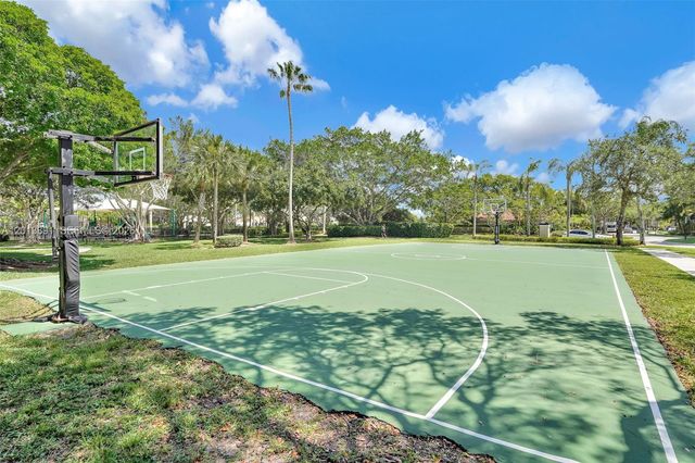 2715 Edgewater Court, Weston, FL 33332