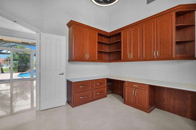 2715 Edgewater Court, Weston, FL 33332