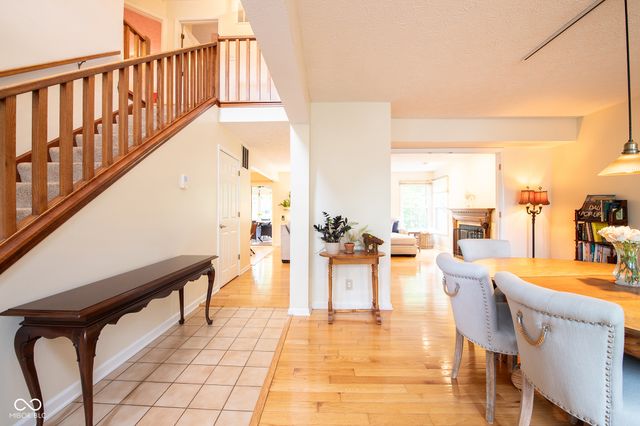 610 Danbury Drive, Zionsville, IN 46077