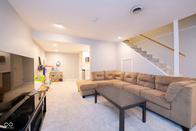 610 Danbury Drive, Zionsville, IN 46077
