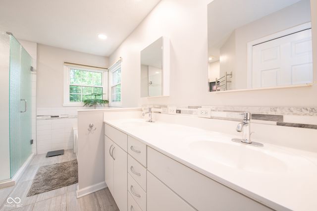610 Danbury Drive, Zionsville, IN 46077
