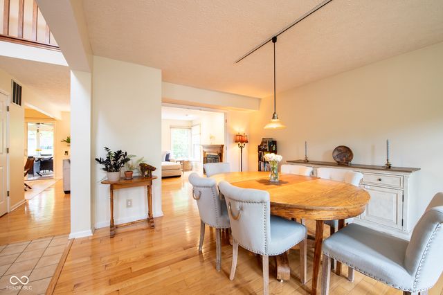 610 Danbury Drive, Zionsville, IN 46077