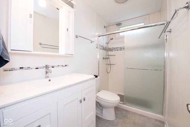 610 Danbury Drive, Zionsville, IN 46077
