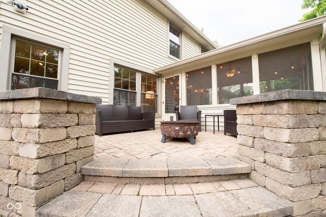 610 Danbury Drive, Zionsville, IN 46077