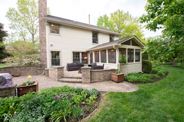 610 Danbury Drive, Zionsville, IN 46077