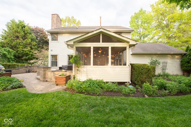 610 Danbury Drive, Zionsville, IN 46077