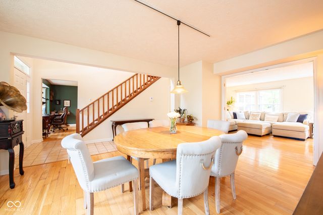 610 Danbury Drive, Zionsville, IN 46077