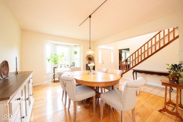 610 Danbury Drive, Zionsville, IN 46077
