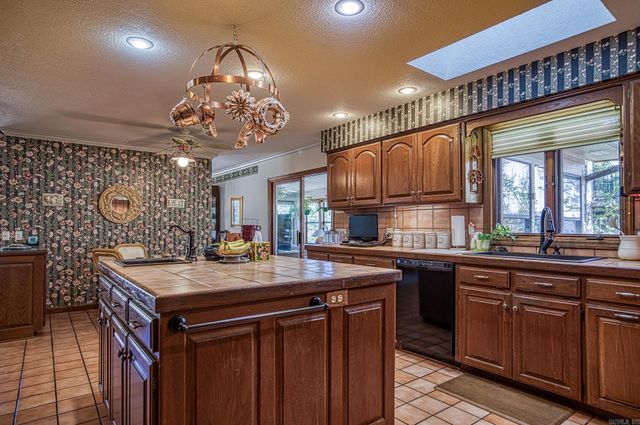 24 Cresta Way, Hot Springs Village, AR 71909