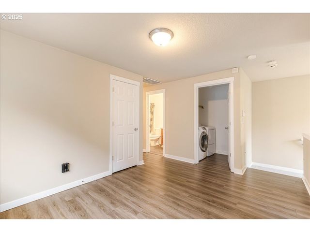 521 Ne SUTTLE Rd, Portland, OR 97211