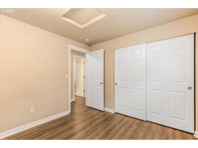 521 Ne SUTTLE Rd, Portland, OR 97211