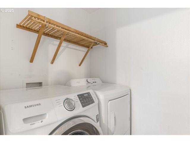 521 Ne SUTTLE Rd, Portland, OR 97211