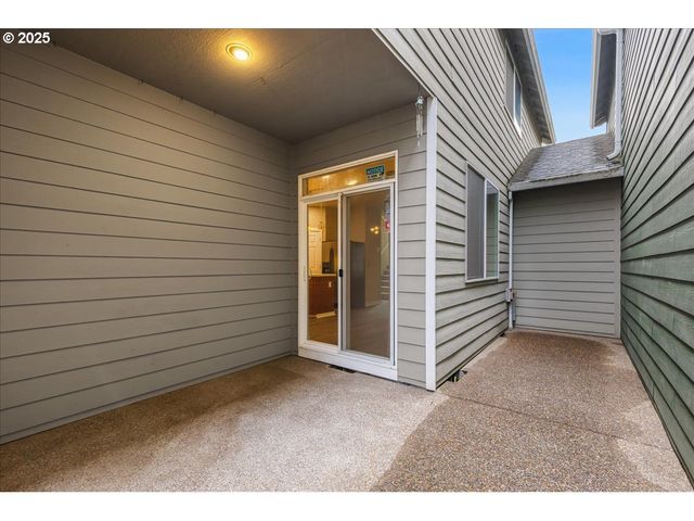 521 Ne SUTTLE Rd, Portland, OR 97211