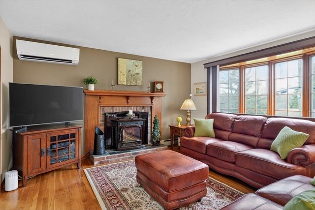 2 Fitzpatrick Rd, Grafton, MA 01519