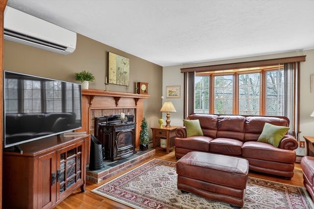 2 Fitzpatrick Rd, Grafton, MA 01519