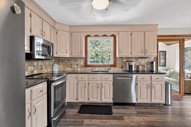 2 Fitzpatrick Rd, Grafton, MA 01519