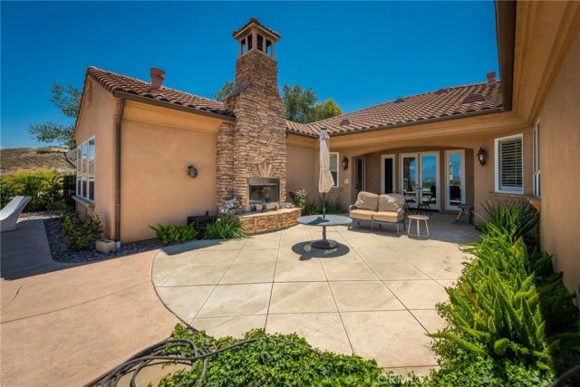 9609 Equestrian Drive, Riverside, CA 92503