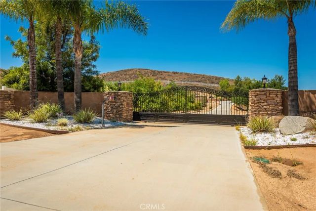 9609 Equestrian Drive, Riverside, CA 92503