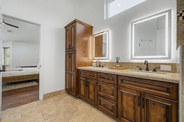 2142 E DESOTO Way, Gilbert, AZ 85234