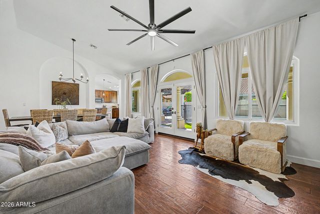 2142 E DESOTO Way, Gilbert, AZ 85234
