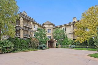 4801 W 133rd Street 301, Leawood, KS 66209