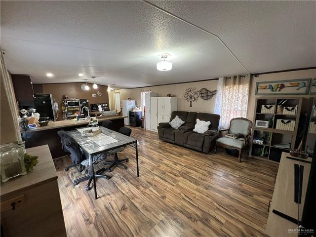 301 E Oscar Gonzalez Avenue, Elsa, TX 78543