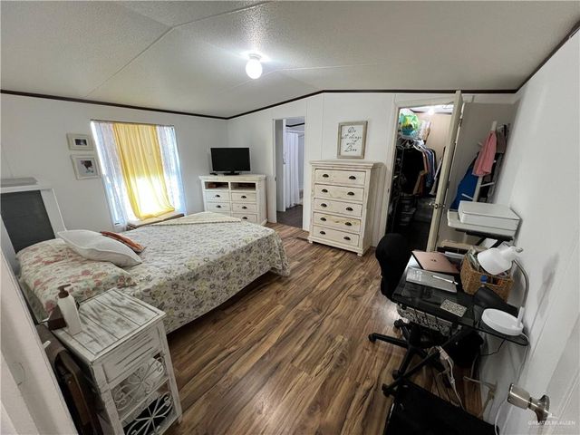 301 E Oscar Gonzalez Avenue, Elsa, TX 78543