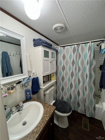 301 E Oscar Gonzalez Avenue, Elsa, TX 78543