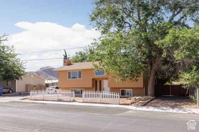 577 W 400 S, Hurricane, UT 84737