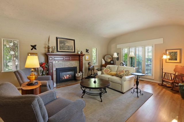 949 S Country Club Blvd, Stockton, CA 95204
