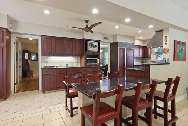 949 S Country Club Blvd, Stockton, CA 95204