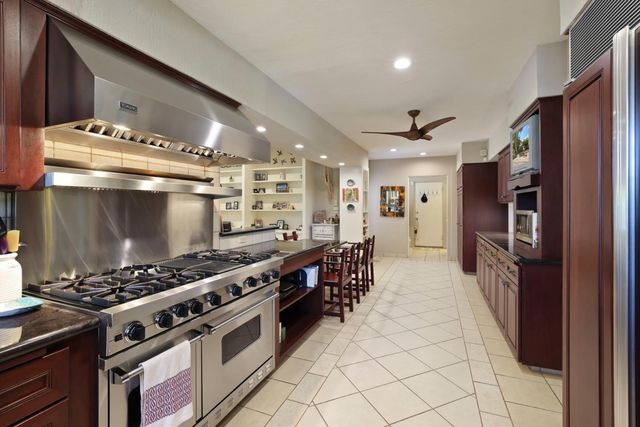 949 S Country Club Blvd, Stockton, CA 95204