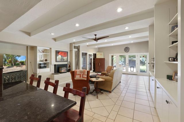 949 S Country Club Blvd, Stockton, CA 95204