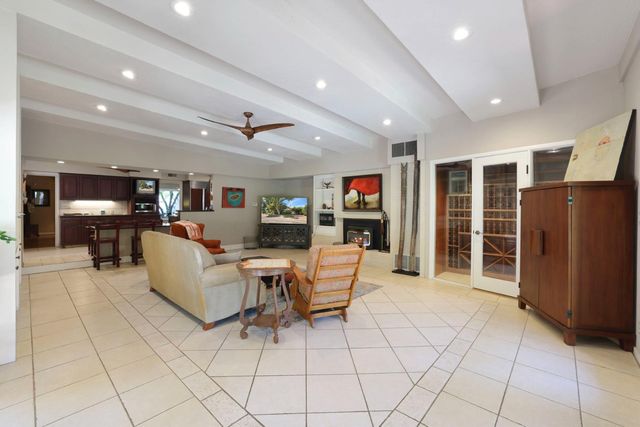 949 S Country Club Blvd, Stockton, CA 95204